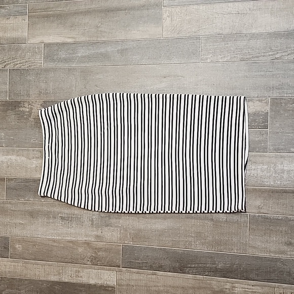 Charolette Russe brand pencil skirt - Picture 4 of 7